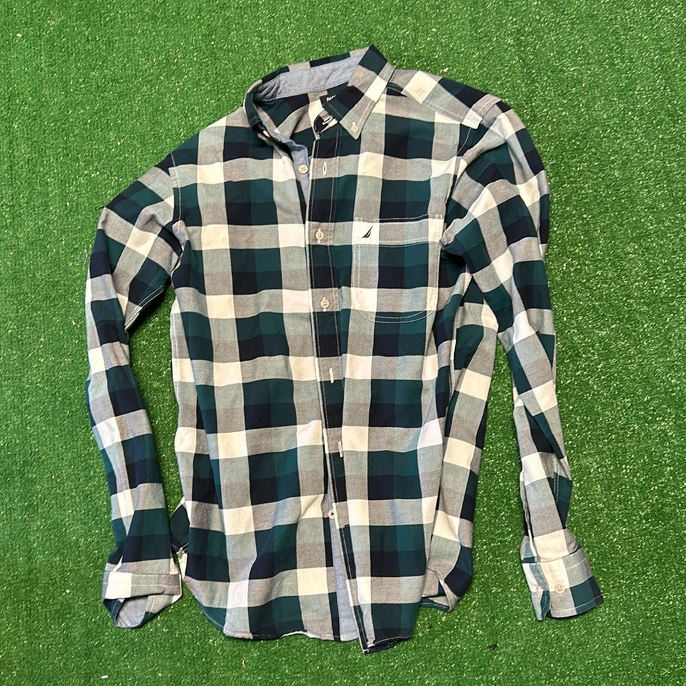 Nautica Men’s Small Button down shirt!